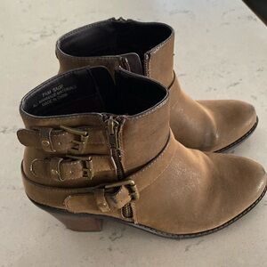 EUC Nicole ankle boots